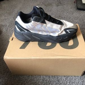 Yeezy Boost 700 MNVN Bone